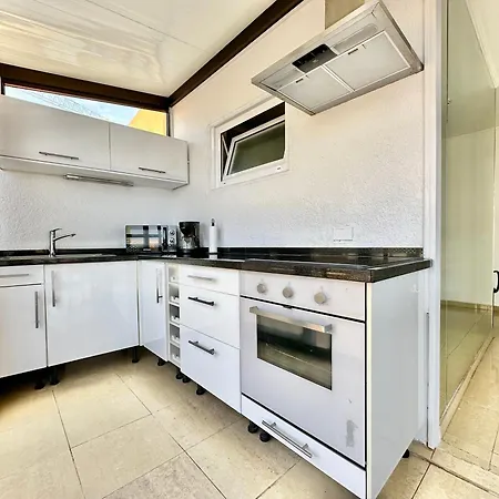 アパート First Line Attic - Adults Only -