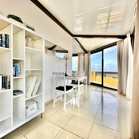 First Line Attic - Adults Only - Διαμέρισμα