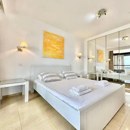 First Line Attic - Adults Only - Apartament