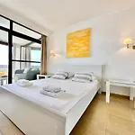 First Line Attic - Adults Only - Apartament